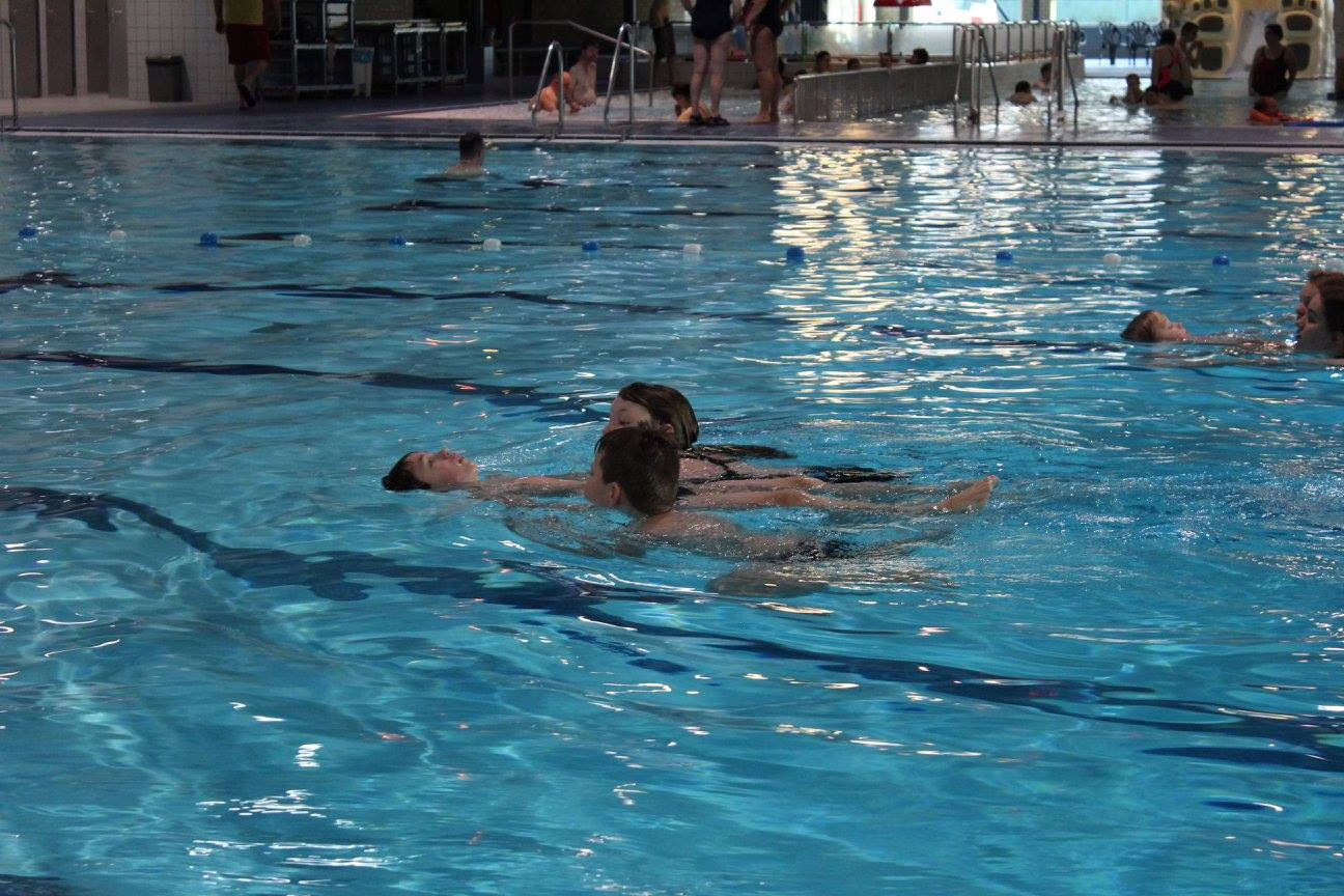 Reddend zwemmen, reddingsbrigade Ede