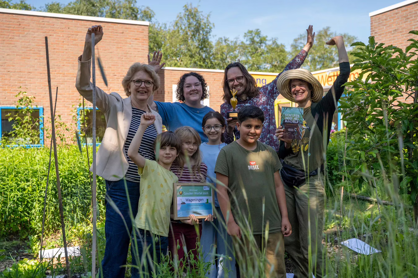 Gouden Wortel voor het moestuinproject van OBS De Tarthorst in Wageningen. Foto © Gemeente Wageningen